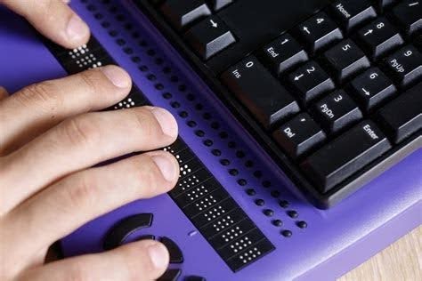 keyboard with some braille output line  below the normal keys